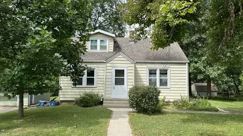 721 Yellowstone Rd, Valparaiso, IN 46385