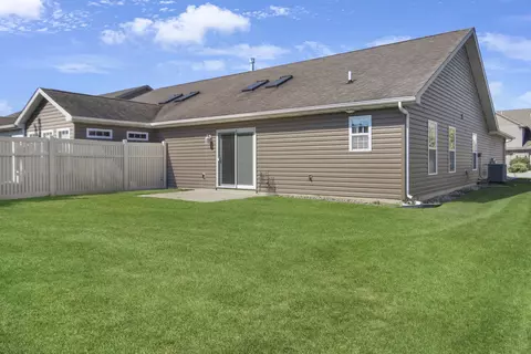 1219 Sawgrass Dr, Griffith, IN 46319 photo 4