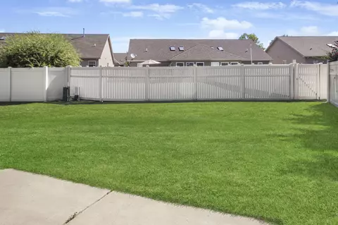 1219 Sawgrass Dr, Griffith, IN 46319 photo 3