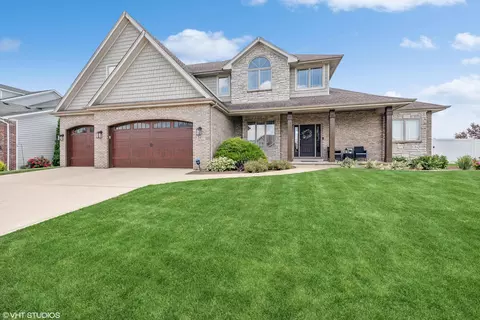2453 Naples Dr, Valparaiso, IN 46385