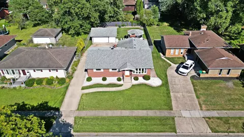 8545 Garfield Ave, Munster, IN 46321 photo 4