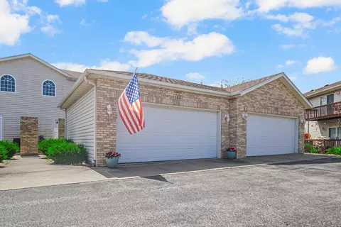 164 Mallard Pointe Dr, Valparaiso, IN 46385