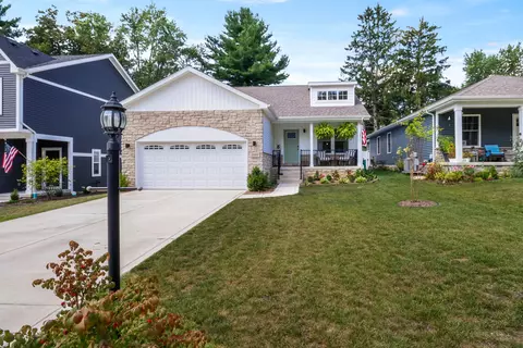 1009 Center St, Valparaiso, IN 46385