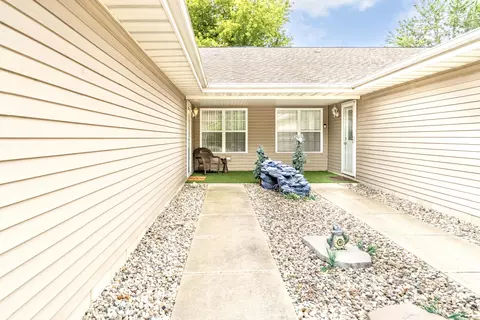 1010 N Colfax St, Griffith, IN 46319 photo 2