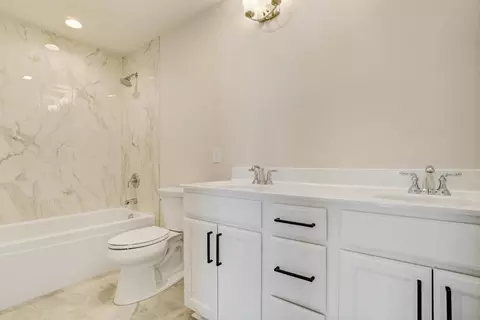 3100 Forestside Ln, Valparaiso, IN 46385 photo 9