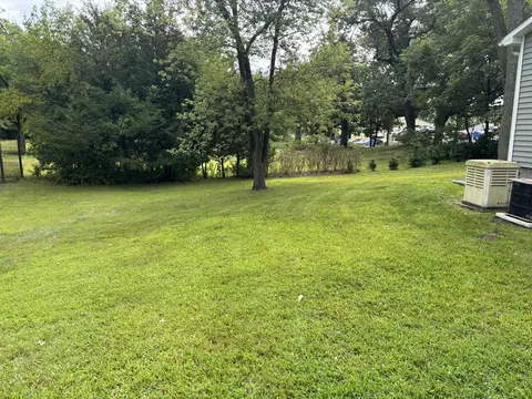 Exterior - 1029 Reder Rd, Griffith, IN 46319 photo 3 of 9
