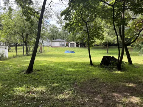 Exterior - 1029 Reder Rd, Griffith, IN 46319 photo 4 of 9
