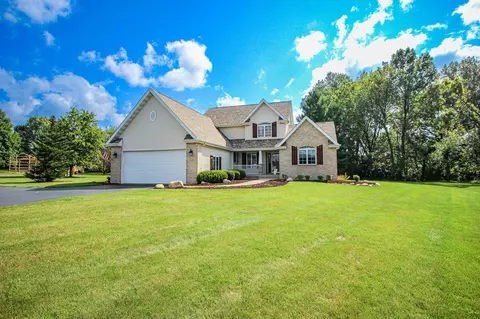 352 Kimrich Cir, Valparaiso, IN 46385