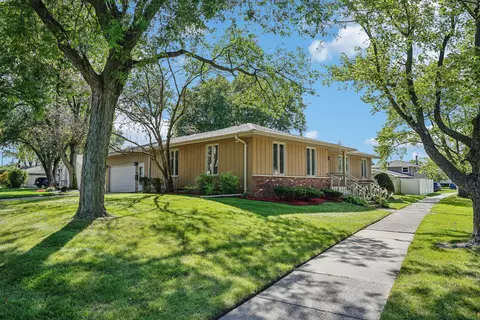 Exterior - 9518 Marigold Ln, Munster, IN 46321 photo 2 of 6