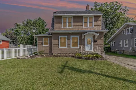 558 Bond Ave, Valparaiso, IN 46385