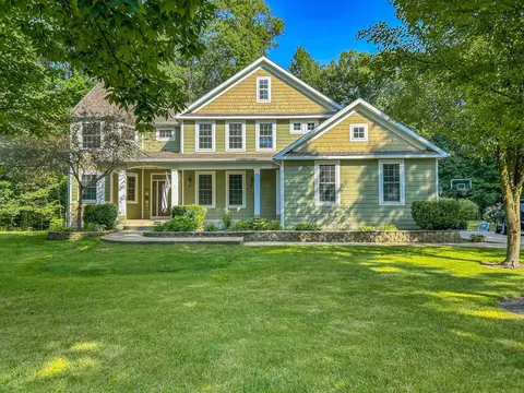 247 Papillon Dr, Valparaiso, IN 46385