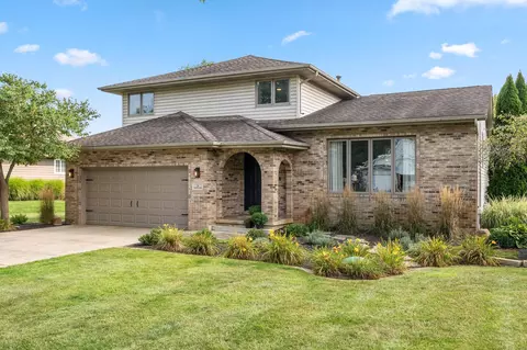 26 Stonegate Dr, Valparaiso, IN 46385