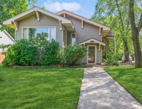 22 Wildwood Rd, Hammond, IN 46324