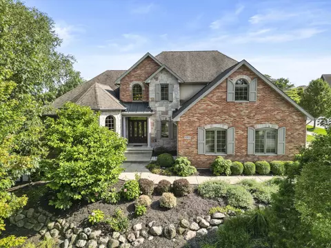 8705 Winding Trl, Saint John, IN 46373