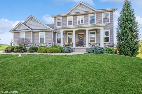 186 Pheasant Ln, Valparaiso, IN 46385