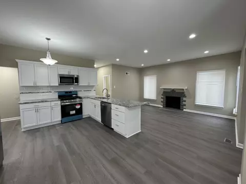 556 Taft Pl, Gary, IN 46404 photo 3