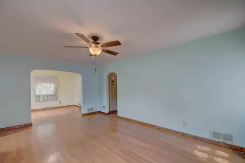 607 N Broad St, Griffith, IN 46319 photo 5