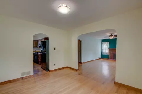 607 N Broad St, Griffith, IN 46319 photo 6