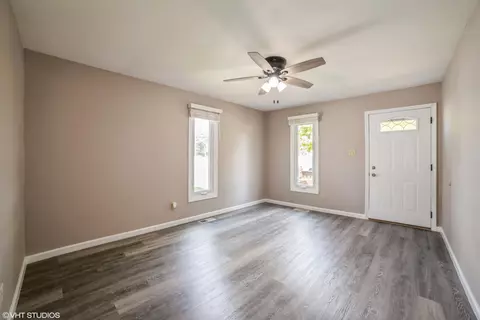 563 E Anderson St, Crown Point, IN 46307 photo 4