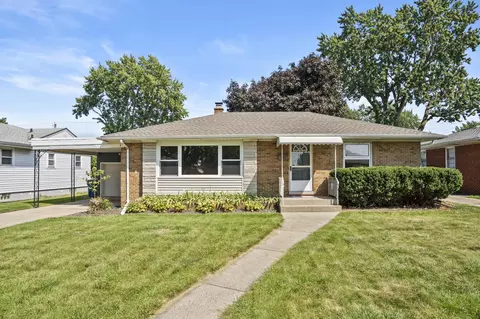 8411 5th St, Highland, IN 46322