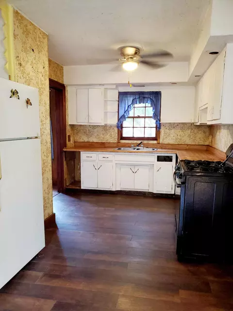 Kitchen - 3019 Calhoun St, Gary, IN 46406 photo 1 of 2