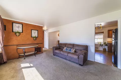 222 N Dwiggins St, Griffith, IN 46319 photo 3