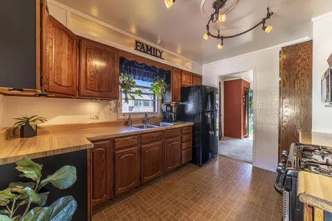 222 N Dwiggins St, Griffith, IN 46319 photo 4