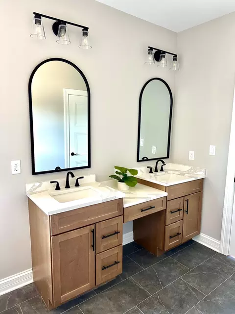 Bath - 9990 White Jasmine Dr, Saint John, IN 46373 photo 2 of 3