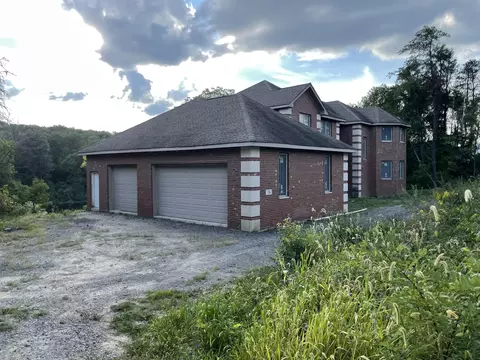 76 Liberty Lakes Dr, Valparaiso, IN 46385