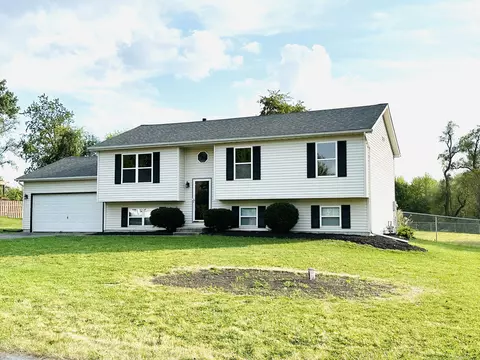 212 Kimrich Cir, Valparaiso, IN 46385