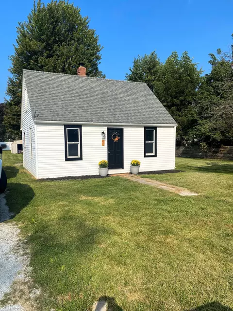 122 N State St, Francesville, IN 47946