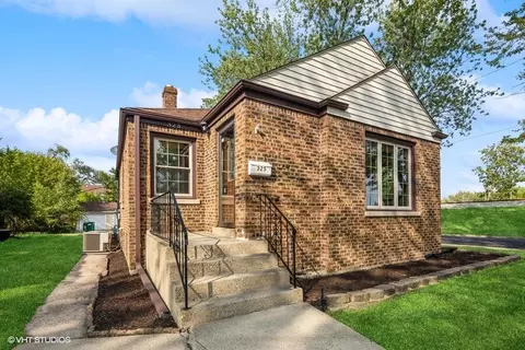 325 Fairbanks Pl, Munster, IN 46321