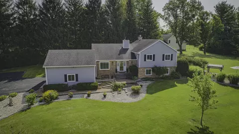 212 Wheatridge Ct, Valparaiso, IN 46385