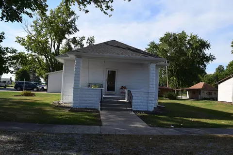 208 E Third St, Wanatah, IN 46390 photo 2