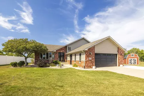 9548 Grasselli Ave, Saint John, IN 46373