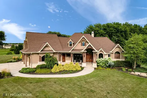 3355 Fall Meadows Cir, Valparaiso, IN 46385
