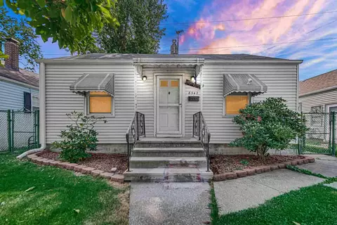 8342 Gordon Dr, Highland, IN 46322