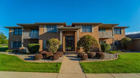9743 Wildwood Ct #2D, Highland, IN 46322