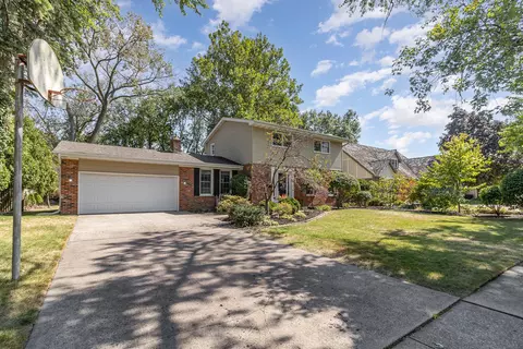 9125 Walnut Dr, Munster, IN 46321 photo 3