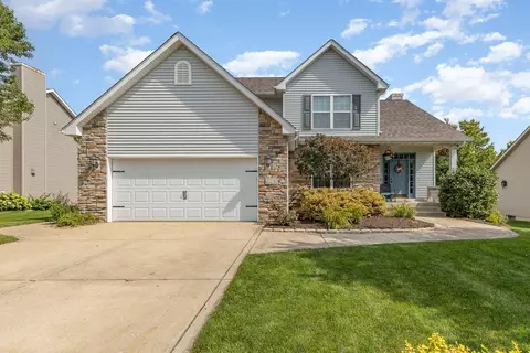 2250 Sweet Briar Ln, Valparaiso, IN 46385
