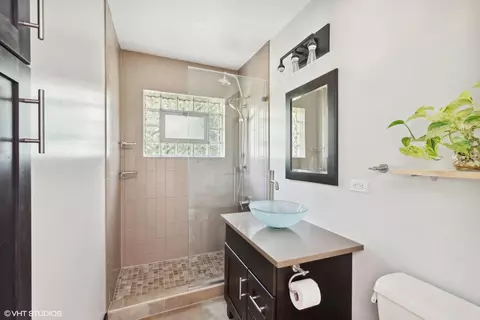 Bath - 4 Circle Dr, Dune Acres, IN 46304 photo 1 of 3