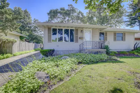 8421 Delaware Pl, Highland, IN 46322