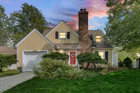8833 Southmoor Ave, Highland, IN 46322