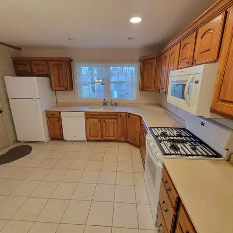 Kitchen - 684 E Burrell Dr, Crown Point, IN 46307 photo 2 of 2