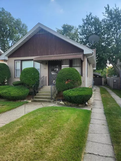 902 169th Pl, Hammond, IN 46324