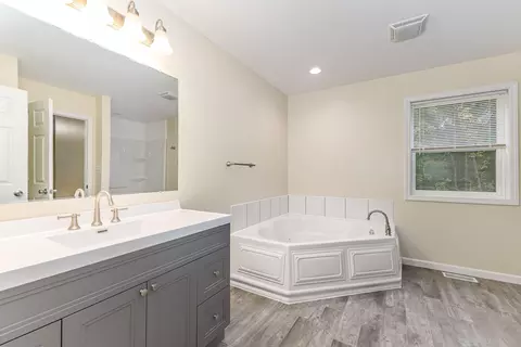 Bath - 7960 Rhode Ct, Dyer, IN 46311 photo 1 of 2