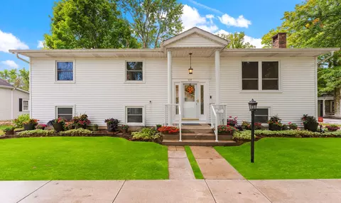 107 Wayne St, Valparaiso, IN 46385