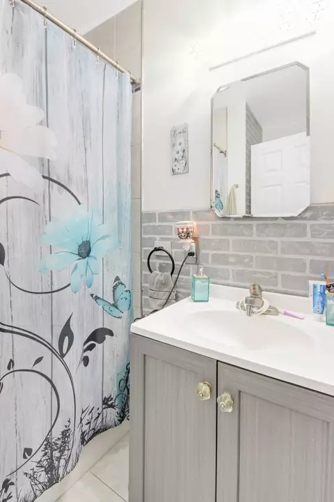 Bath - 1321 Indiana St, Hammond, IN 46320 photo 1 of 1