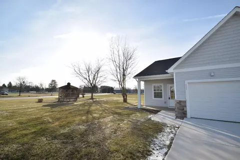 483 Blackstone Ct, Kouts, IN 46347 photo 12