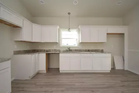 483 Blackstone Ct, Kouts, IN 46347 photo 2